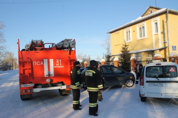 Из здания эвакуировали 20 человек персонала и 37 человек постояльцев Из здания эвакуировали 20 человек персонала и 37 человек постояльцев