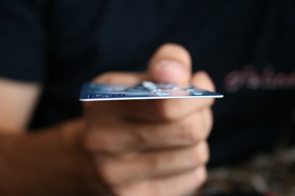 Карта выпускается в российских рублях на базе платежных систем Visa и MasterCard Карта выпускается в российских рублях на базе платежных систем Visa и MasterCard