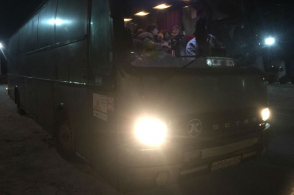 Пассажирам пришлось ждать замену автобуса пять часов Пассажирам пришлось ждать замену автобуса пять часов