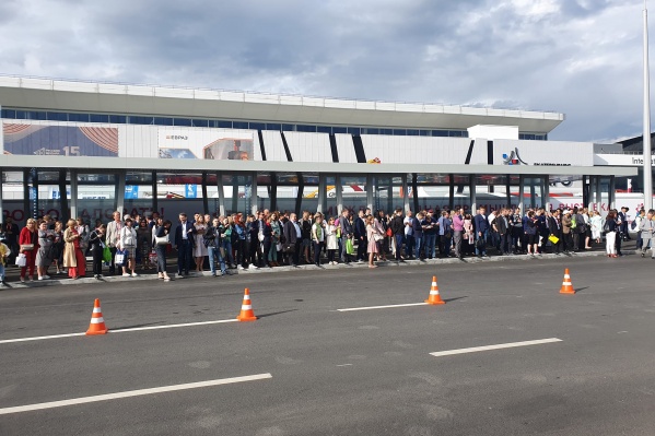 Люди злятся из-за отсутствия автобусов Люди злятся из-за отсутствия автобусов 