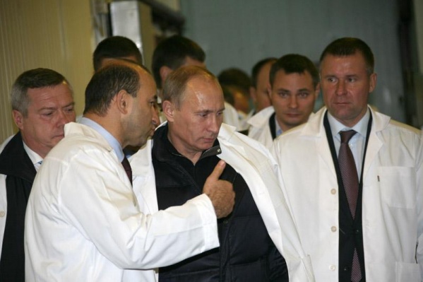 В 2010 году Вадим Ванеев демонстрировал свое предприятие Владимиру Путину В 2010 году Вадим Ванеев демонстрировал свое предприятие Владимиру Путину