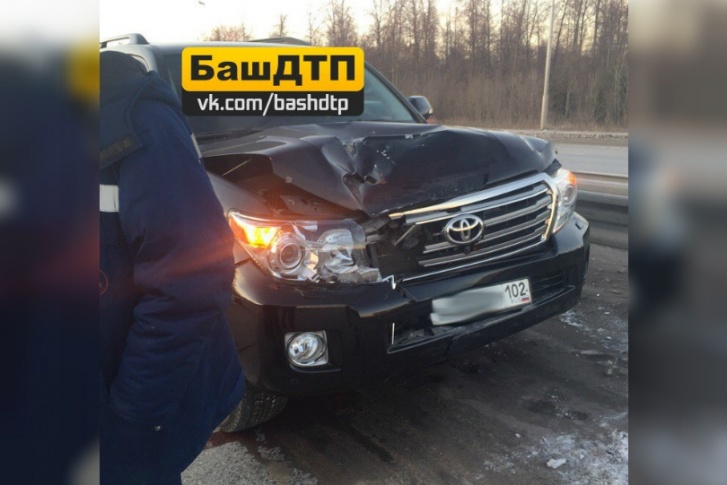 Внедорожник наехал на женщину на полной скорости Внедорожник наехал на женщину на полной скорости