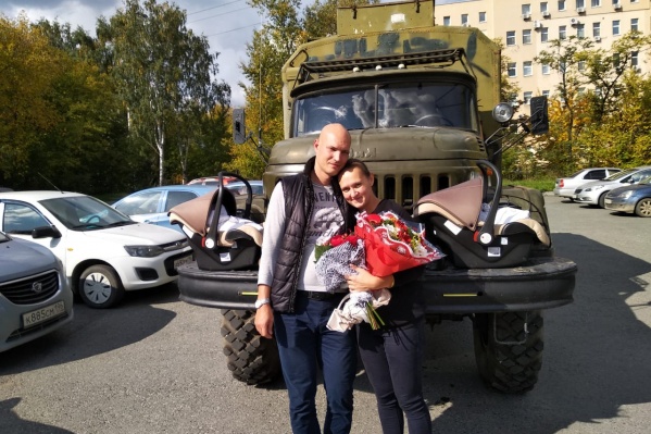 Сергей и Светлана женаты два года. Из ЗИЛа они хотят сделать автодом и путешествовать Сергей и Светлана женаты два года. Из ЗИЛа они хотят сделать автодом и путешествовать