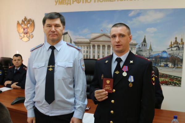 Награду лично вручил начальник областной полиции Юрий Алтынов Награду лично вручил начальник областной полиции Юрий Алтынов