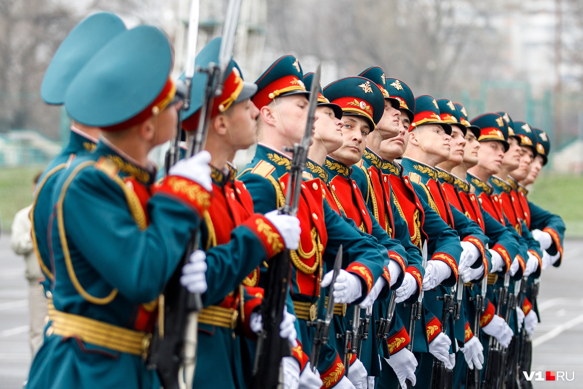 Выступление роты выглядит красиво, но за красотой скрывается большой труд Выступление роты выглядит красиво, но за красотой скрывается большой труд