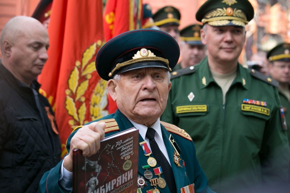 Дмитрий Бакуров — почётный житель Новосибирска Дмитрий Бакуров — почётный житель Новосибирска