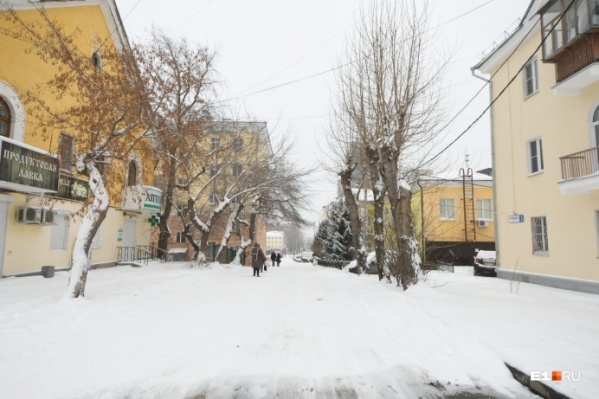 В квартале, который собирается осваивать застройщик, стоят дома 50-х годов В квартале, который собирается осваивать застройщик, стоят дома 50-х годов