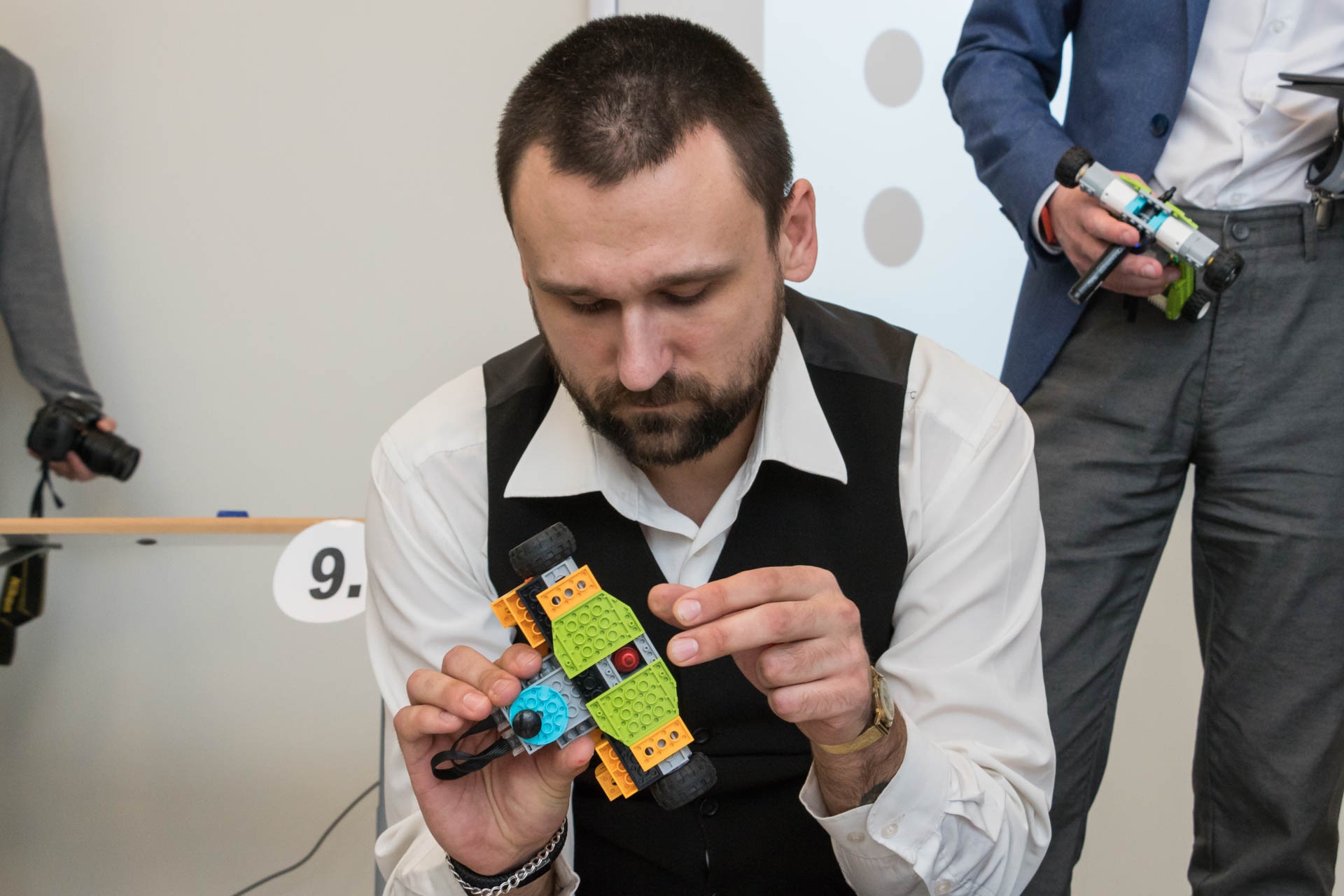 Каждый из них создавал робота Каждый из них создавал робота