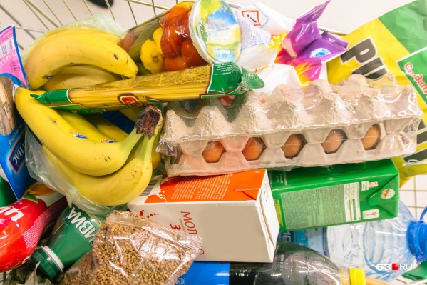 В потребительскую корзину сейчас входят продукты первой необходимости В потребительскую корзину сейчас входят продукты первой необходимости 
