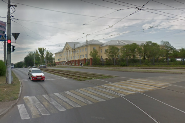 Дети шли организованной группой из городского лагеря Дети шли организованной группой из городского лагеря