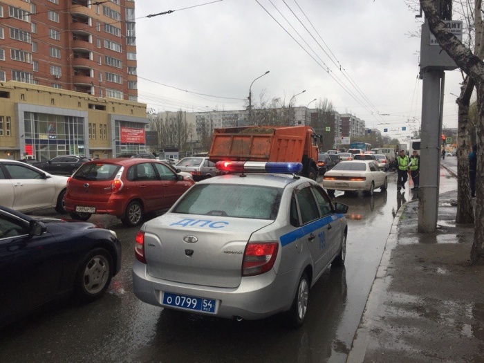 ДТП случилось недалеко от перекрёстка с улицей Плановой ДТП случилось недалеко от перекрёстка с улицей Плановой