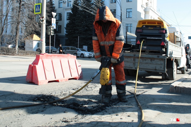 В этом году по федеральной программе должны отремонтировать дороги на 13 челябинских улицах