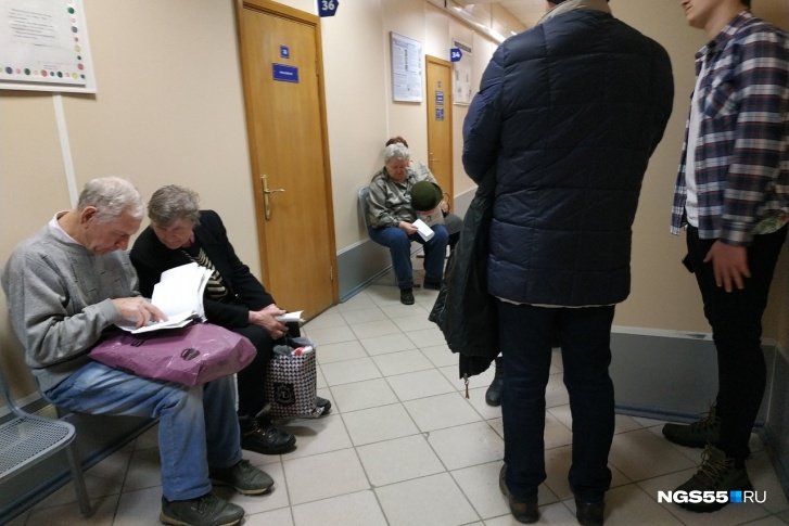 Жителям области посоветовали обращаться к врачу при первых симптомах болезни. Сейчас в больницах уже много пациентов Жителям области посоветовали обращаться к врачу при первых симптомах болезни. Сейчас в больницах уже много пациентов