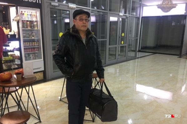 Отцу разрешили передать сыну вещи. Одежду, которая была у Рамиля Шамсутдинова, отобрали Отцу разрешили передать сыну вещи. Одежду, которая была у Рамиля Шамсутдинова, отобрали