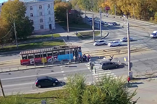 Авария произошла на перекрёстке улиц Горького и Первой Пятилетки Авария произошла на перекрёстке улиц Горького и Первой Пятилетки