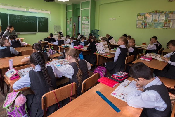 Учителя отмечают, что в деревне скучно и небольшие зарплаты Учителя отмечают, что в деревне скучно и небольшие зарплаты