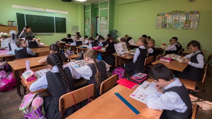 Учителя отмечают, что в деревне скучно и небольшие зарплаты Учителя отмечают, что в деревне скучно и небольшие зарплаты