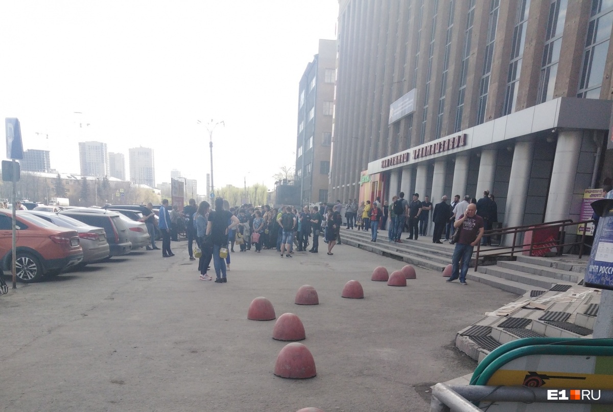 В Екатеринбурге снова началась волна эвакуаций