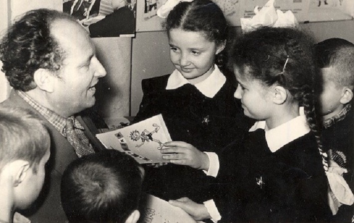Писатель Владимир Воробьев на встрече с детьми. Пермь, конец 1960-х — начало 1970-х годов