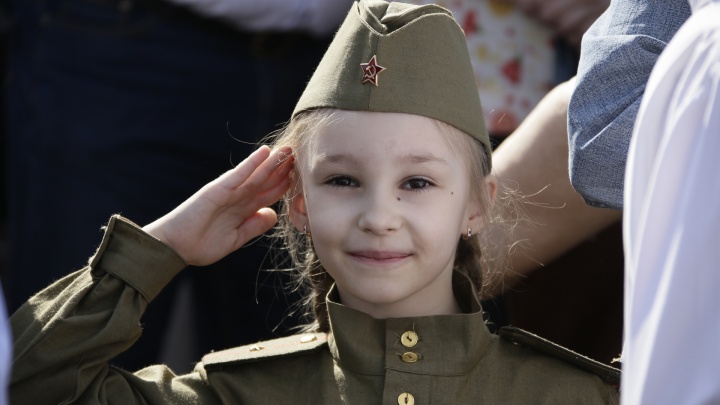 При полном параде: детский взгляд на День Победы в Челябинске
