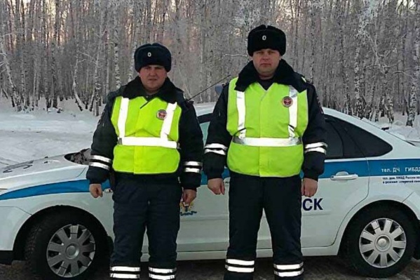 Капитан полиции Роман Мозылев и старший лейтенант полиции Владимир Самбрат уже становились героями публикации NGS55.RU Капитан полиции Роман Мозылев и старший лейтенант полиции Владимир Самбрат уже становились героями публикации NGS55.RU