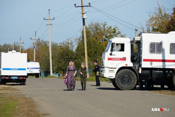 Въезд в хутор перекрыла Росгвардия Въезд в хутор перекрыла Росгвардия