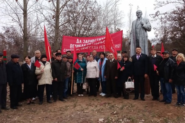 Открывали памятник депутаты облдумы Валерий Могильный и Владимир Иванов Открывали памятник депутаты облдумы Валерий Могильный и Владимир Иванов