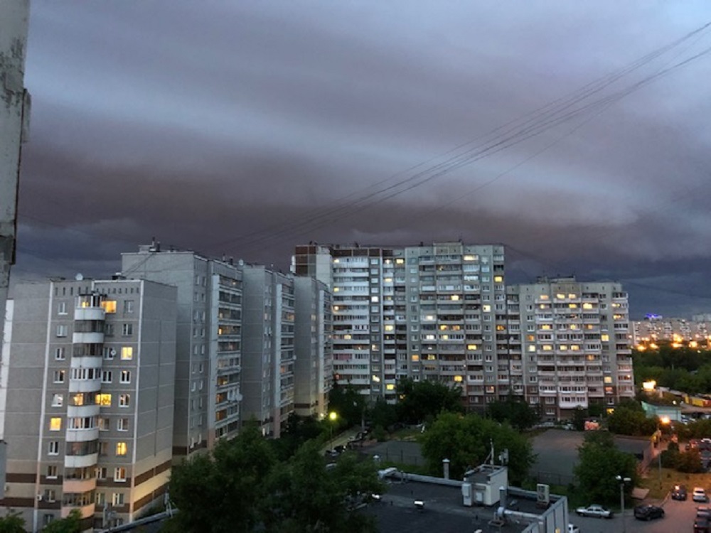 Над екатеринбургом. НЛО В Екатеринбурге. Ракета над Екатеринбургом. Небо над Екатеринбургом. НЛО 2022 над Екатеринбургом.