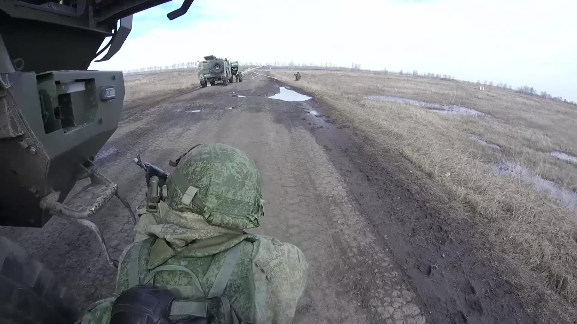 Военные обстреляли условного противника Военные обстреляли условного противника