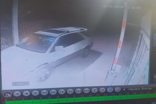 Машина, сбившая мужчину, попала на видеозапись Машина, сбившая мужчину, попала на видеозапись