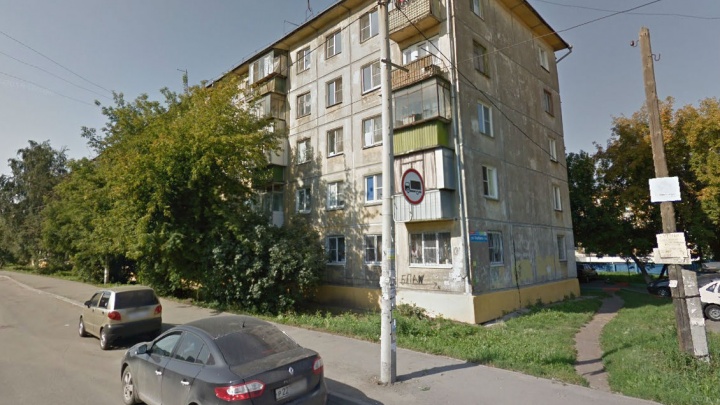 Напали в подъезде: в Ленинском районе у почтальона забрали 400 тысяч рублей