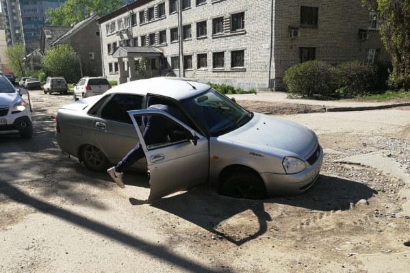 Водитель «Приоры» надолго запомнит убитую дорогу Водитель «Приоры» надолго запомнит убитую дорогу