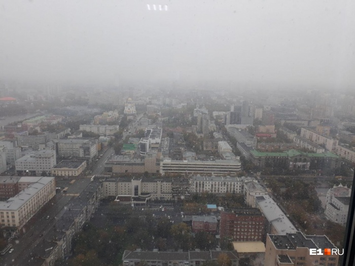 В Екатеринбург и другие города области пришел снег В Екатеринбург и другие города области пришел снег