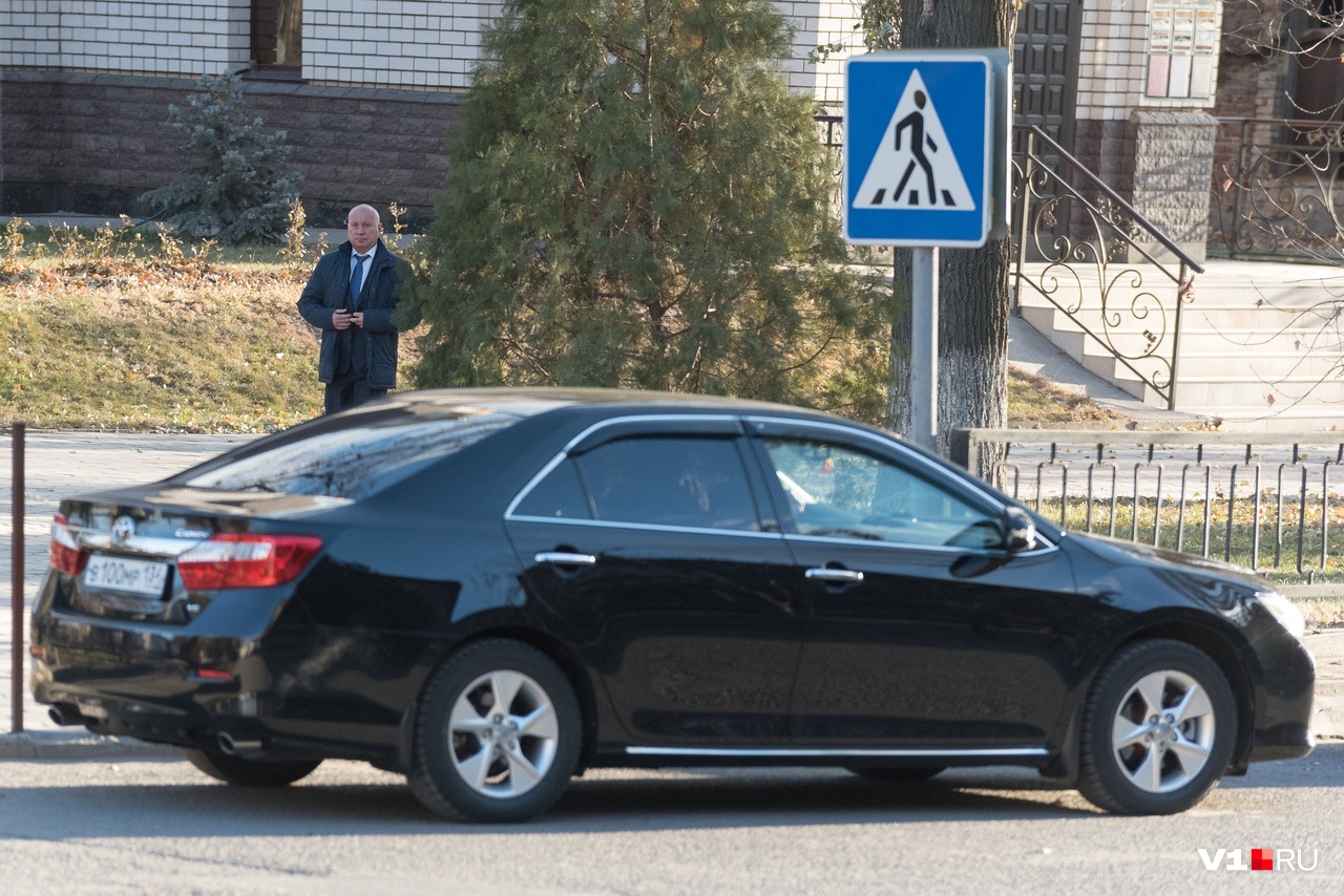 Следит за ситуацией на заводе и глава Волгограда Виталий Лихачёв Следит за ситуацией на заводе и глава Волгограда Виталий Лихачёв