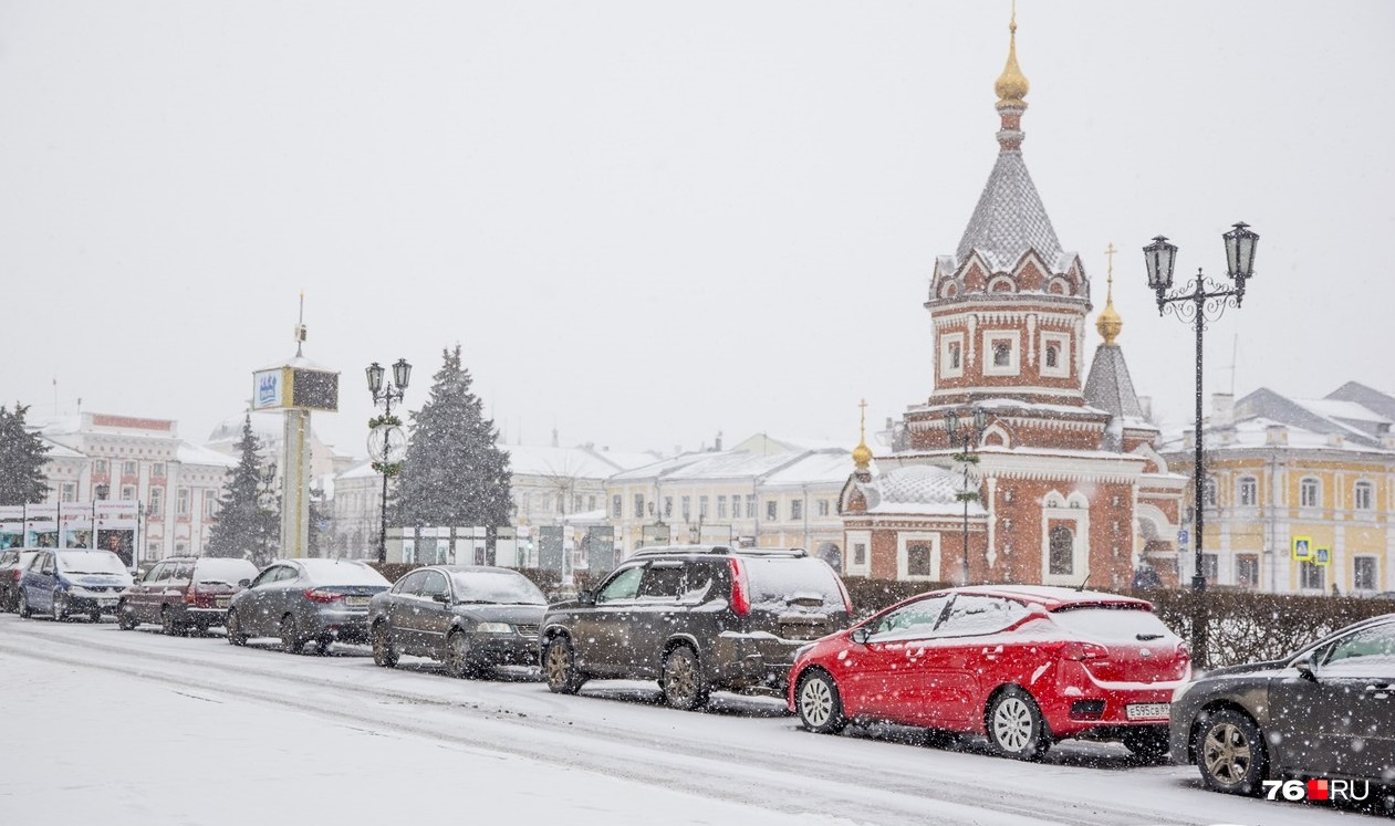 Ярославль центральная. Центральная улица Ярославля. Центр Ярославля улицы. Ярославль центральные улицы зимой. Дороги в центре Ярославля.