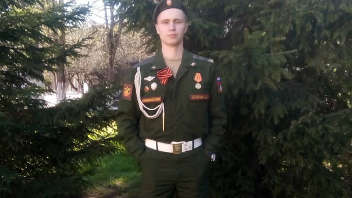 «Зашёл в душ — а там парень плакал»: ярославец открыл секрет, как облегчить себе службу в армии