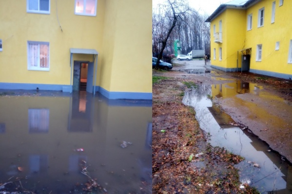 Лужа затекла прямо в подъезд, сегодня её откачивали Лужа затекла прямо в подъезд, сегодня её откачивали 