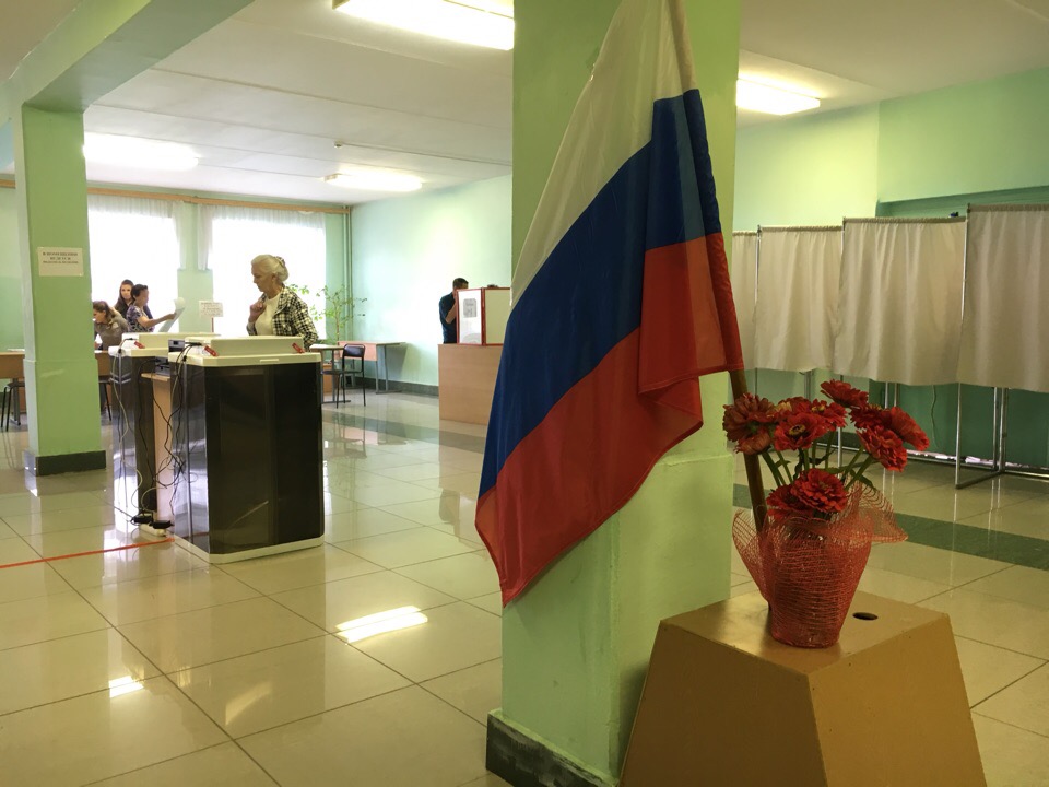 На участке в колледже гостиничного и строительного бизнеса красиво подготовились к этому дню На участке в колледже гостиничного и строительного бизнеса красиво подготовились к этому дню 