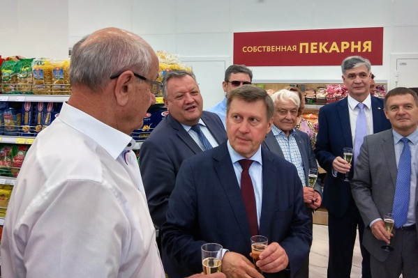 Магазин «Сотый» официально открыли после пожара сегодня утром Магазин «Сотый» официально открыли после пожара сегодня утром
