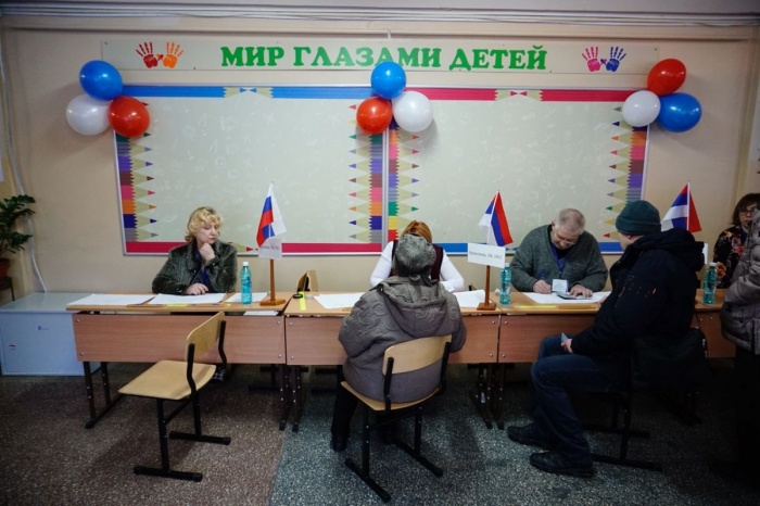 Украшать избирательные участки воздушными шарами — старая традиция, заявили в избиркоме Украшать избирательные участки воздушными шарами — старая традиция, заявили в избиркоме