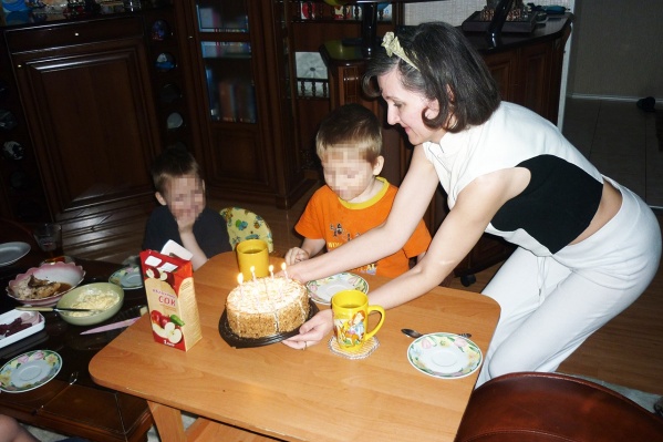 На фото слева — погибший мальчик, женщина справа — Гила Германская На фото слева — погибший мальчик, женщина справа — Гила Германская 