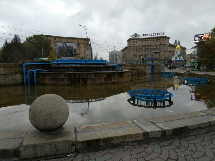 Фонтан в Первомайском сквере уже не работает Фонтан в Первомайском сквере уже не работает