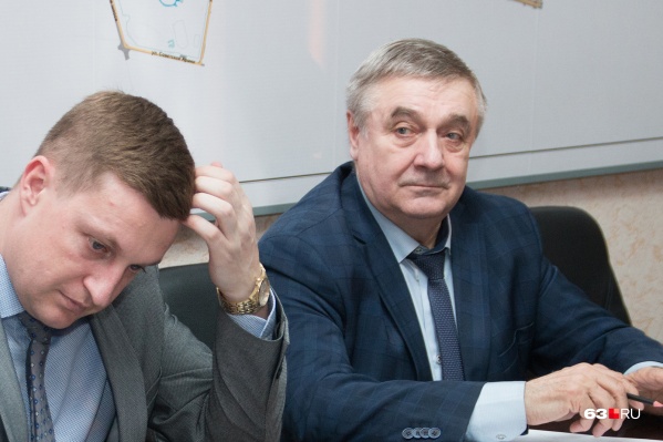Владимир Чернышков (справа) написал заявление по собственному желанию Владимир Чернышков (справа) написал заявление по собственному желанию