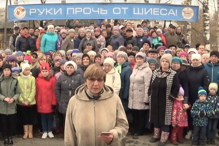 Председатель инициативной группы «Чистая Урдома» Светлана Бабенко и жители поселка записали также видеообращение Председатель инициативной группы «Чистая Урдома» Светлана Бабенко и жители поселка записали также видеообращение
