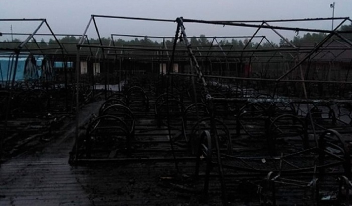 20 палаток из 26 сгорели 20 палаток из 26 сгорели