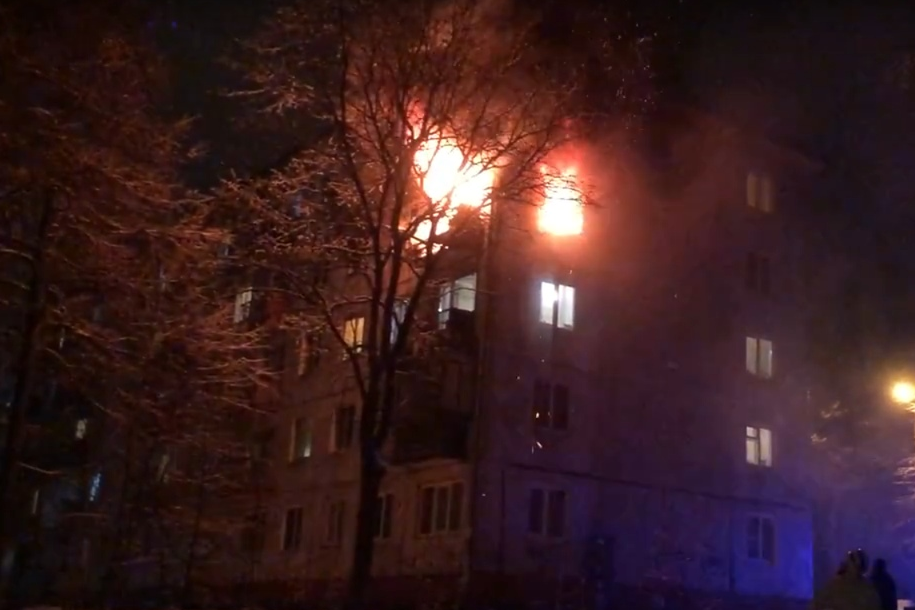 В Перми загорелась квартира в пятиэтажном доме