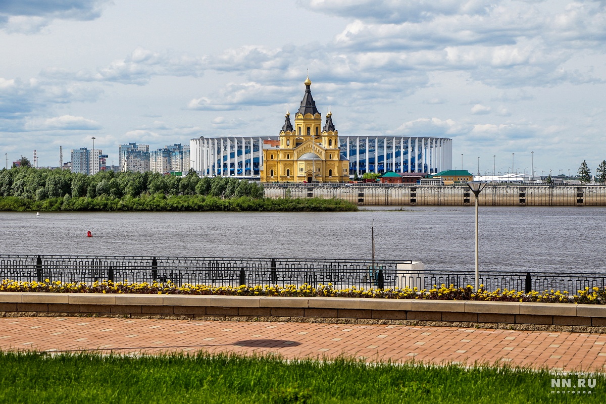 Самый нижний. Набережная у стадиона Нижний Новгород. Нижний Новгород вид на стрелку и стадион. Стрелка стадион Нижний Новгород. Стадион Нижний Новгород вид с Кремля.