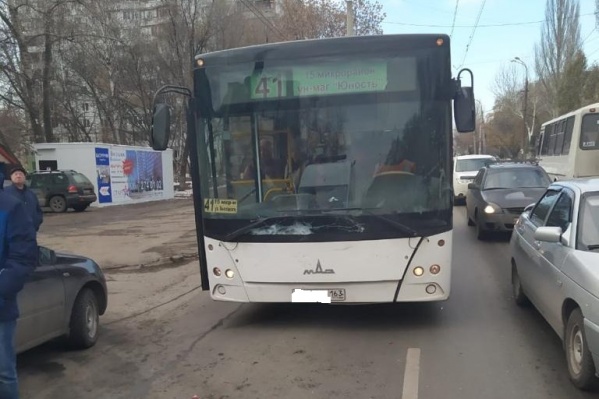 ДТП спровоцировало пробку на проезжей части ДТП спровоцировало пробку на проезжей части