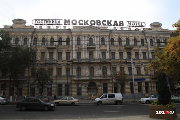 Гостиницу забросили после пожара в 2007 году Гостиницу забросили после пожара в 2007 году