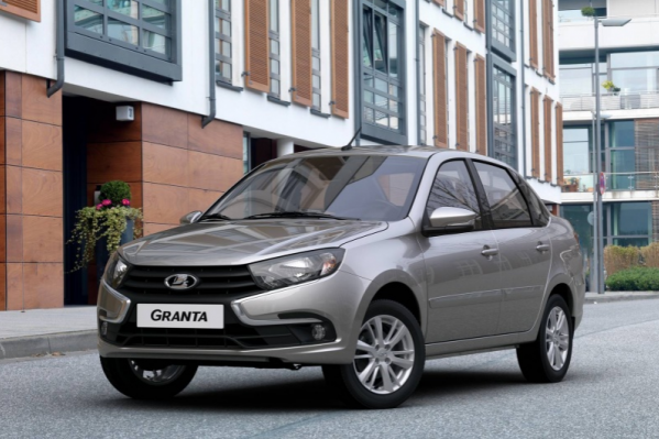После рестайлинга LADA Granta приобрела внешние черты LADA Vesta После рестайлинга LADA Granta приобрела внешние черты LADA Vesta